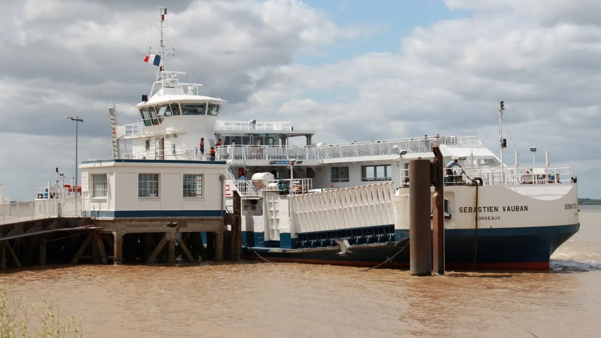 Ferry timetables - Blaye Bourg Terres dEstuaire